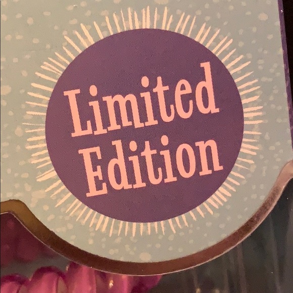 Disney Limited Edition Detangling Accessory Bundle - Picture 4 of 6